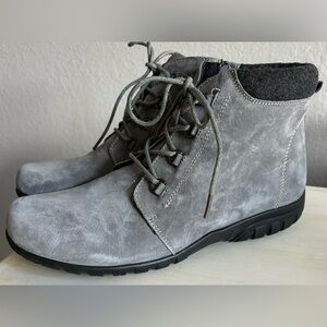 Propet Delaney Womens water resistant boots, gray, women’s size 10.